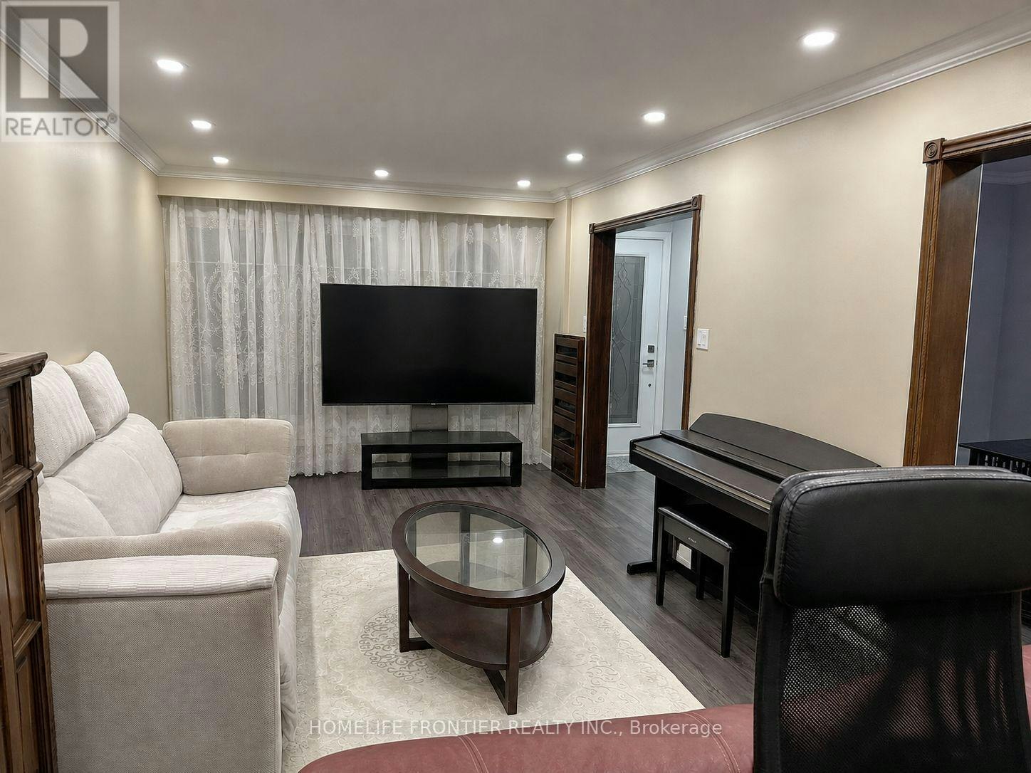 49 Red Robin Way, Toronto, ON, M2R 3K6 - 2