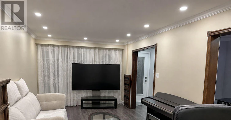 49 Red Robin Way, Toronto, ON, M2R 3K6 - 2