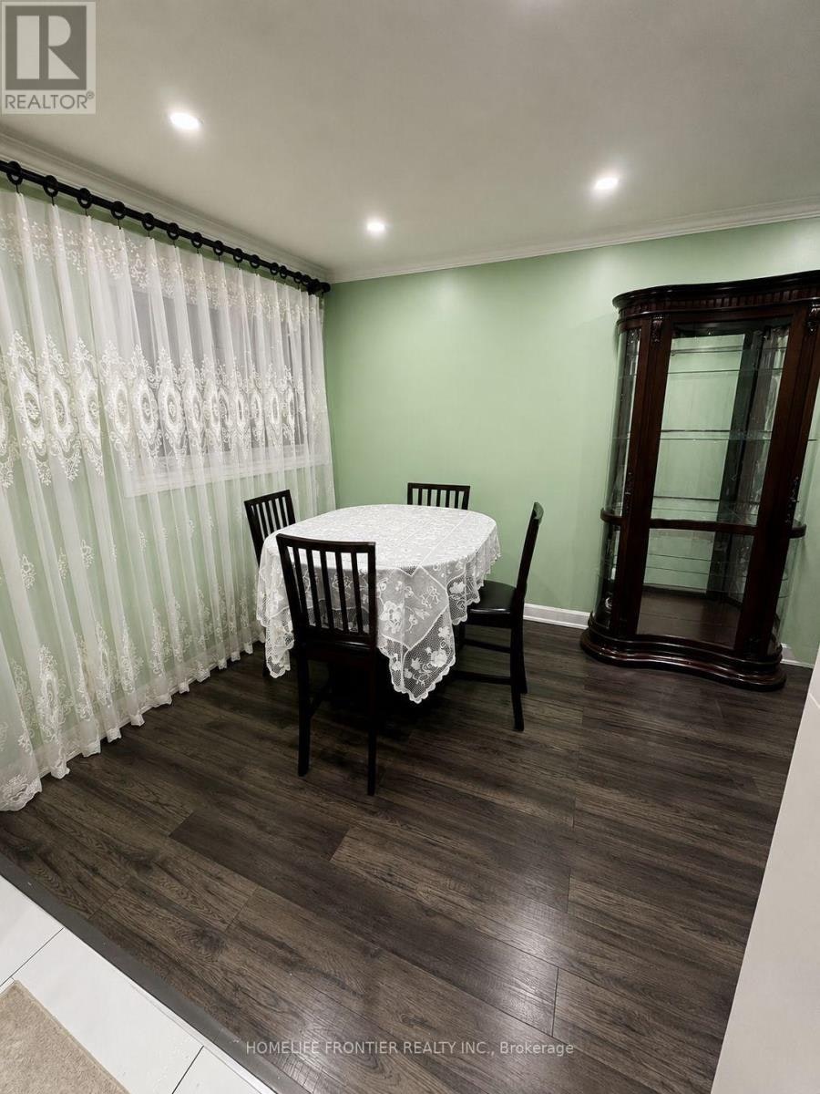 49 Red Robin Way, Toronto, ON, M2R 3K6 - 5