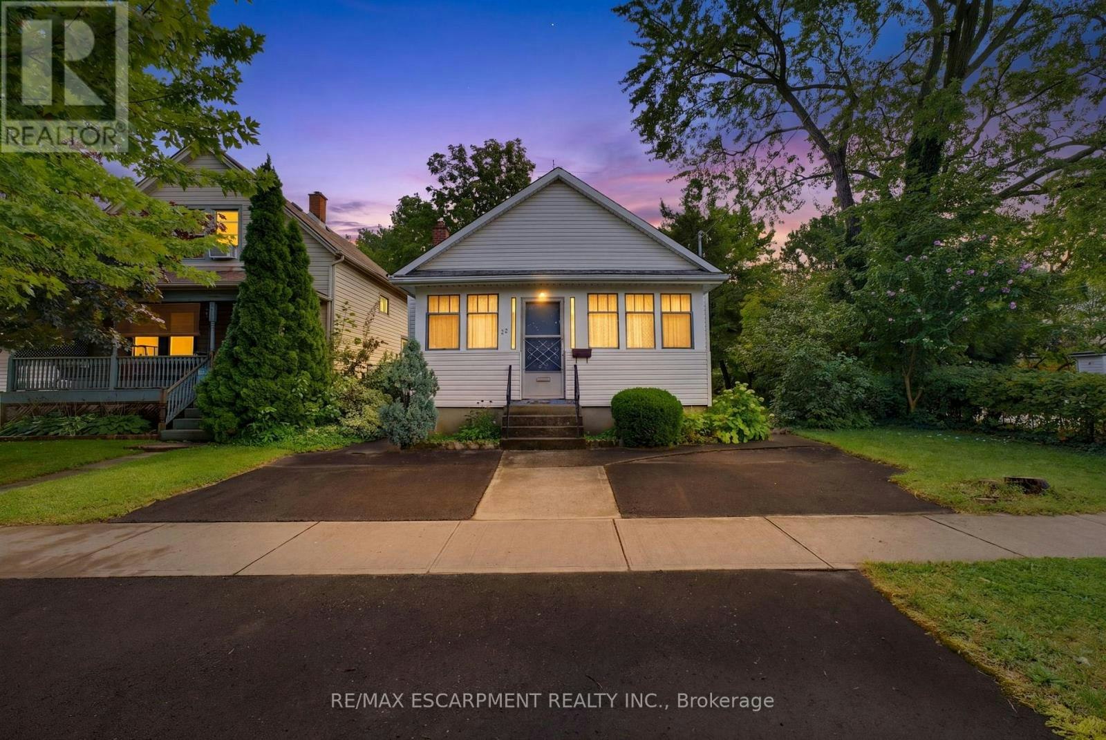22 Mildred Avenue, St. Catharines, ON, L2R 6J1