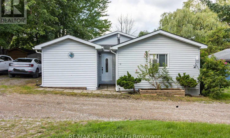 596101 18 59 Tropicana Highway Crescent
