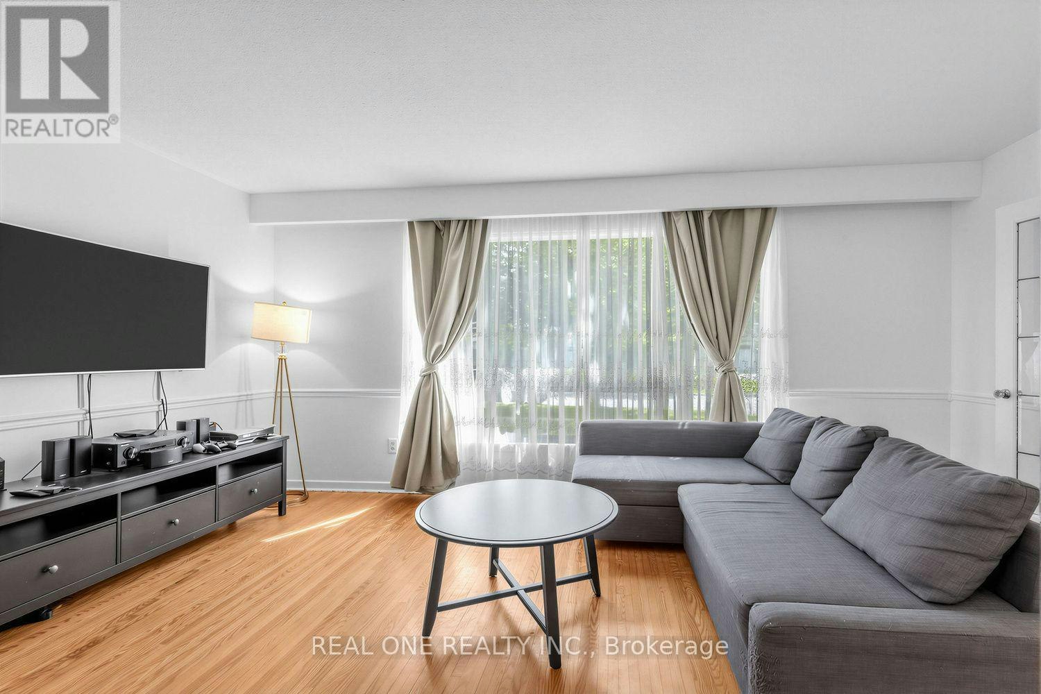 10 Devins Drive, Aurora, ON, L4G 2Z1