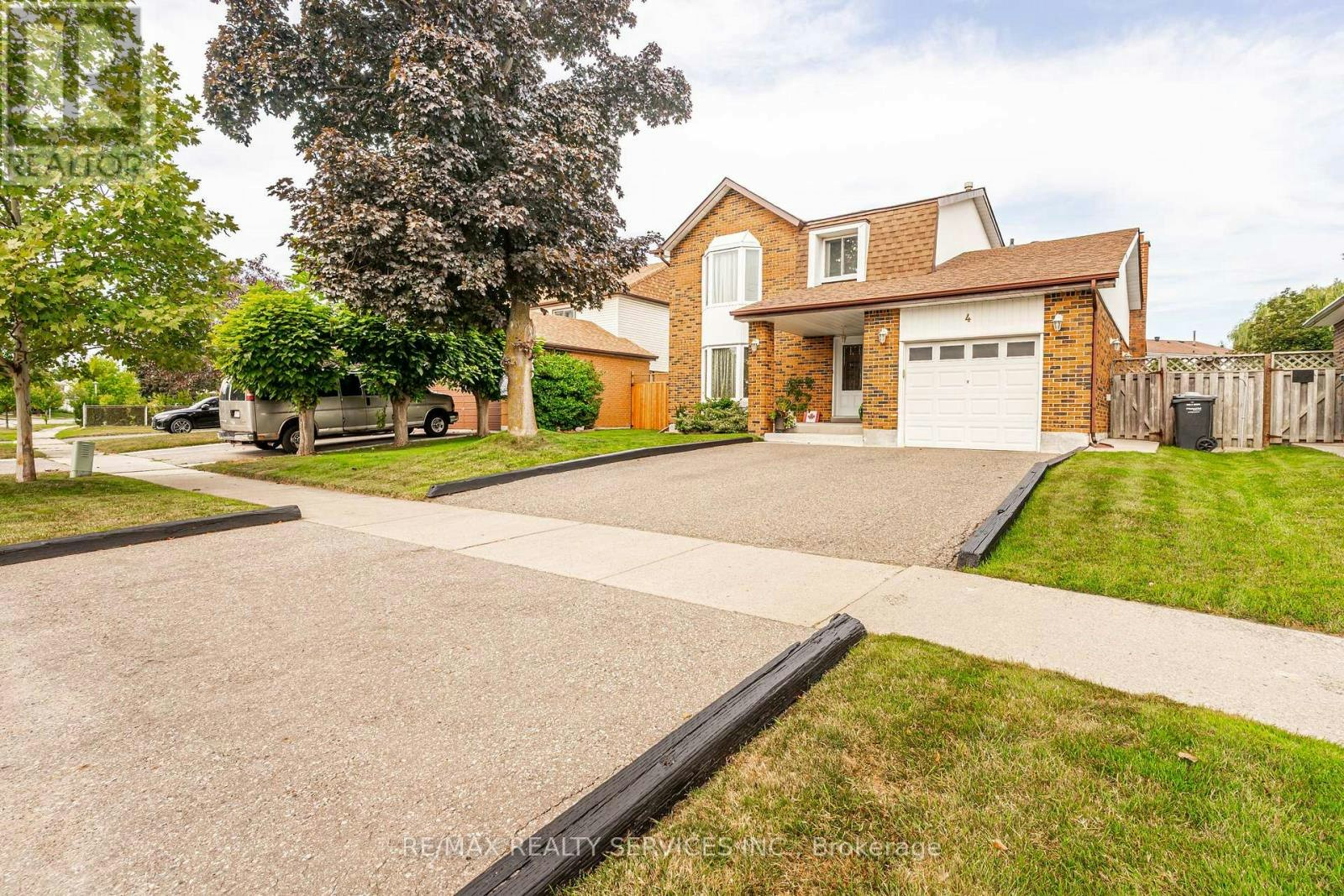 4 Markham Street, Brampton, ON, L6S 2X7