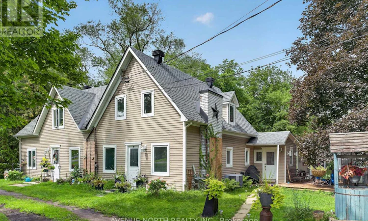 2941-2943 Old Montreal Road