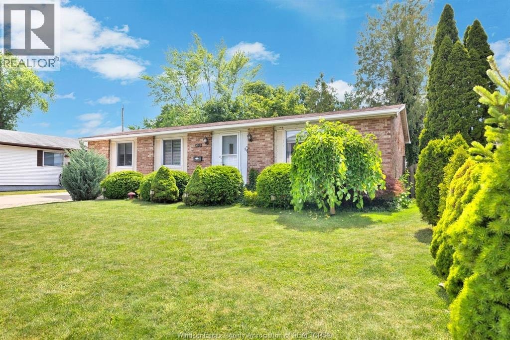 1045 Reedmere Road, Windsor, ON, N8S 2L9 - 2