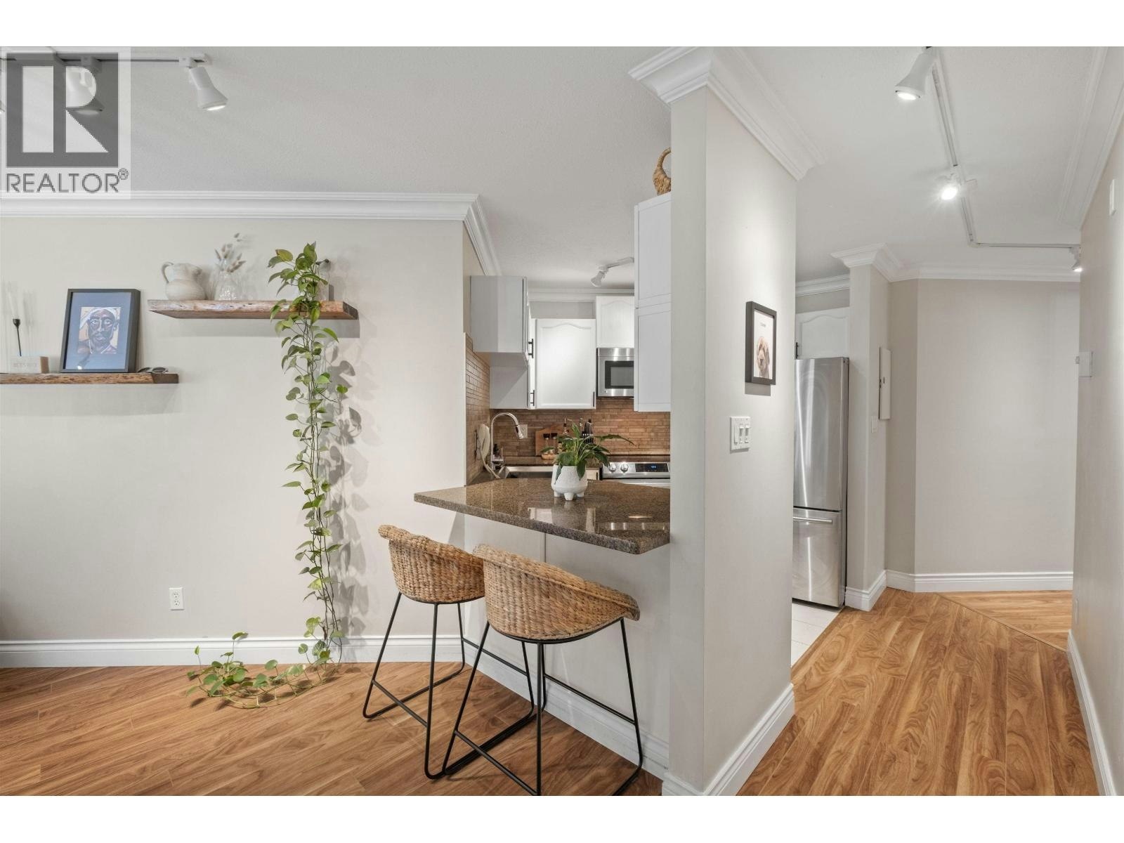 102-123 E 6th Street, North Vancouver, BC, V7L 1N9 - 12