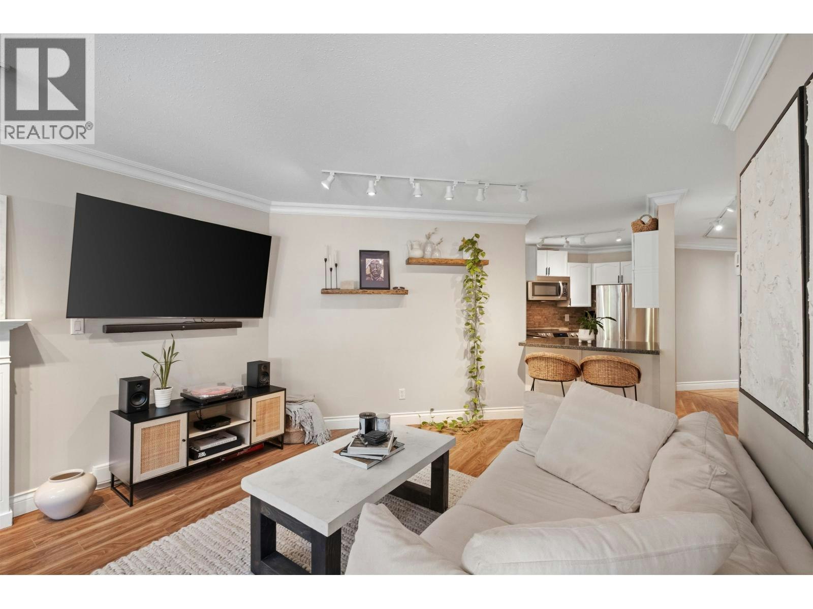 102-123 E 6th Street, North Vancouver, BC, V7L 1N9 - 9