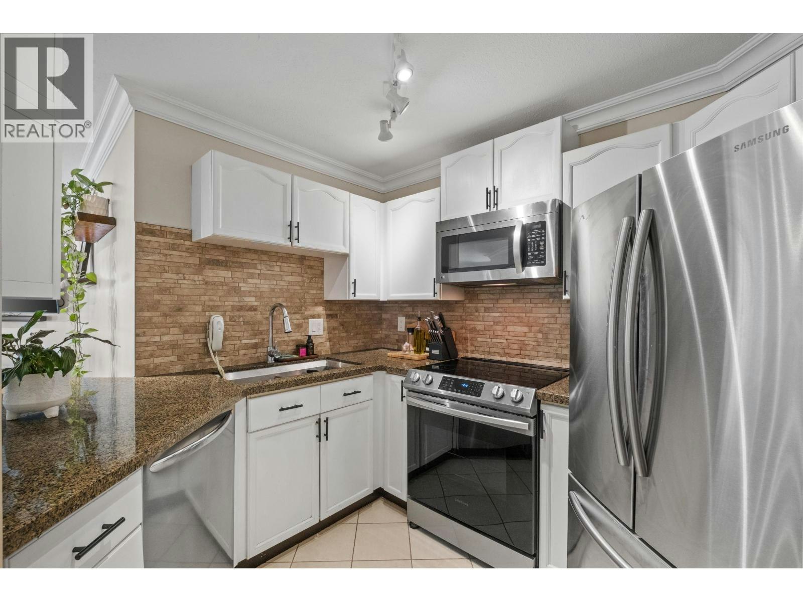 102-123 E 6th Street, North Vancouver, BC, V7L 1N9 - 10