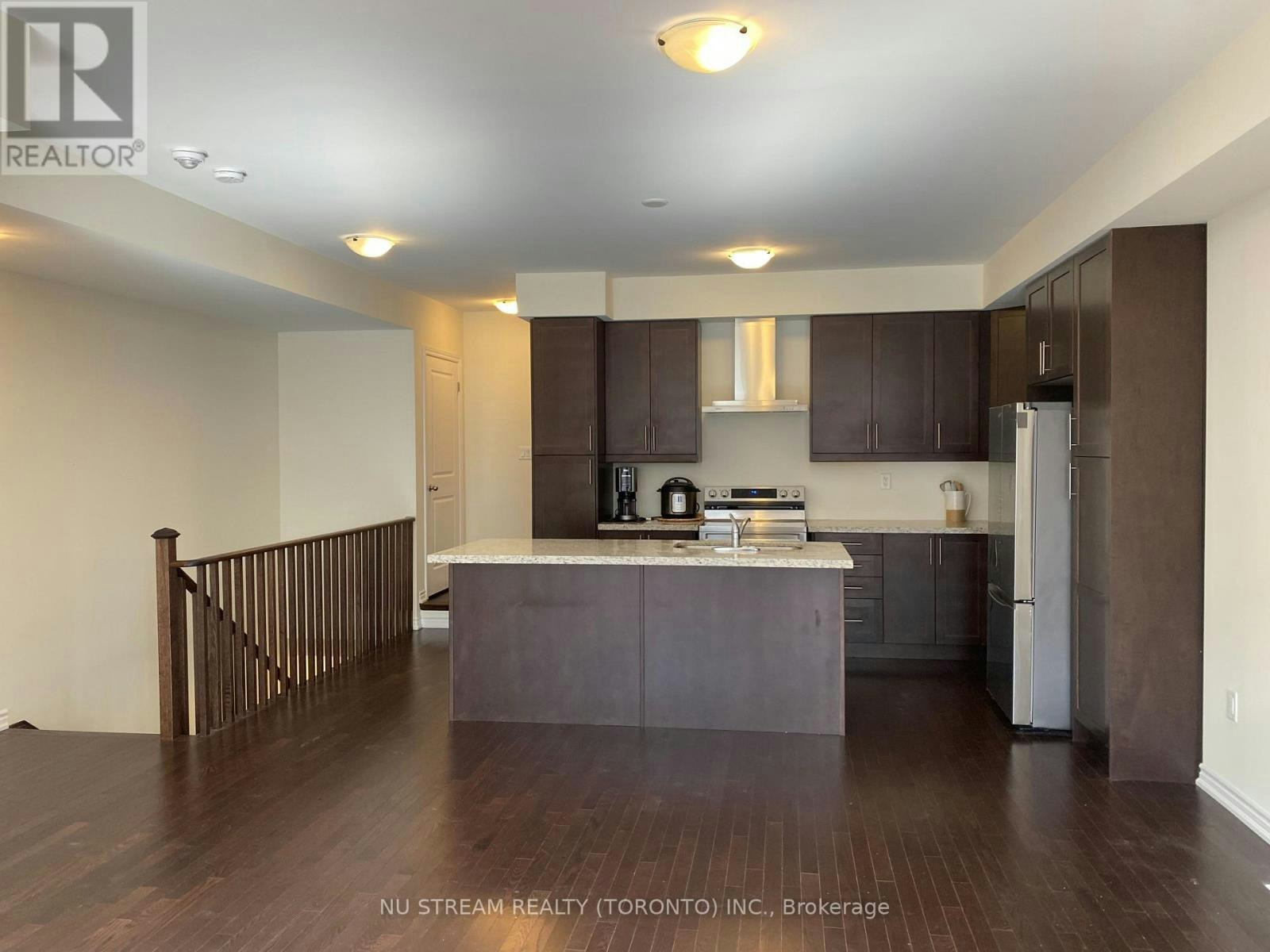 11 Griffith Street, Aurora, ON, L4G 7B6 - 11