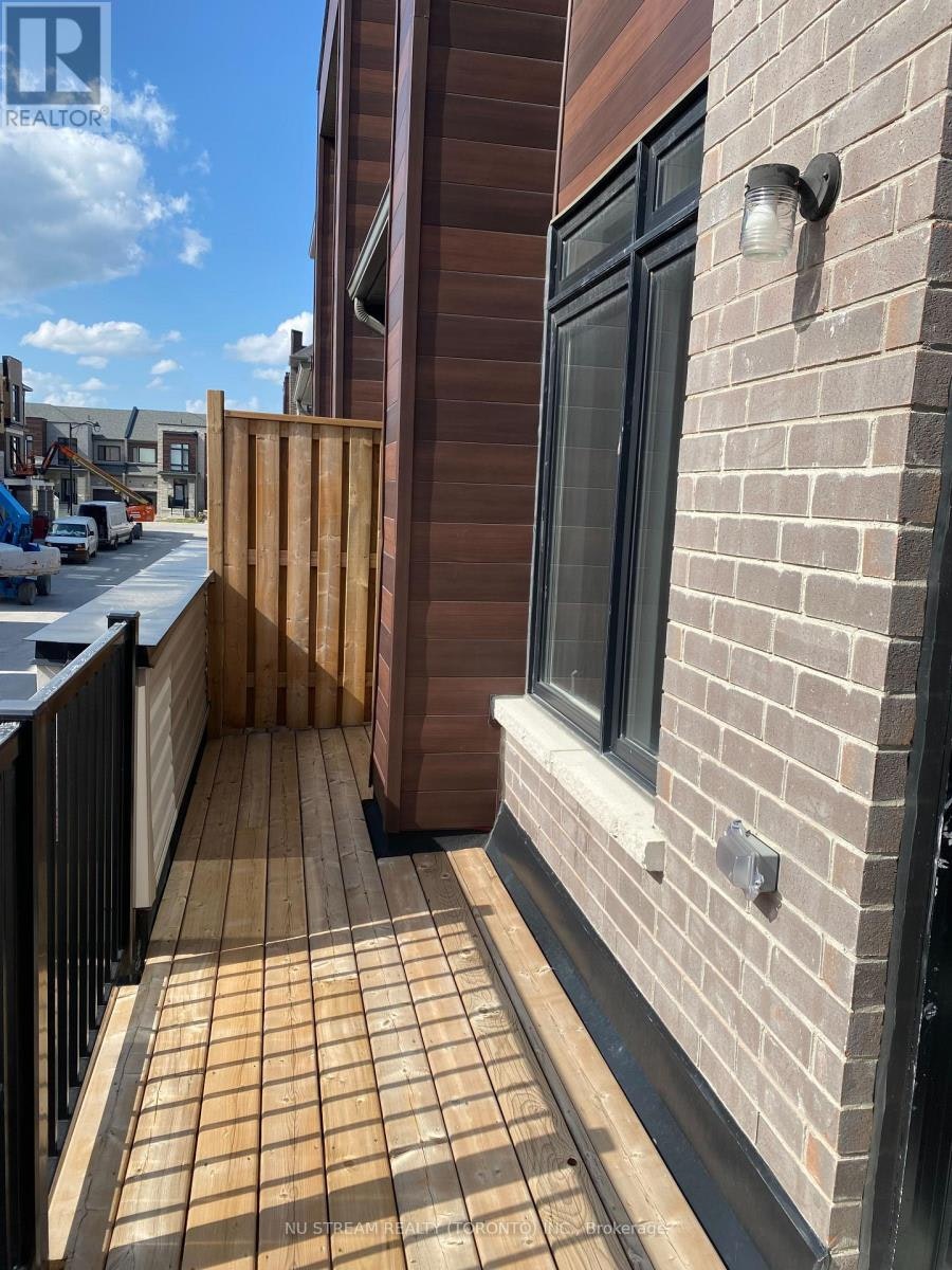 11 Griffith Street, Aurora, ON, L4G 7B6 - 12
