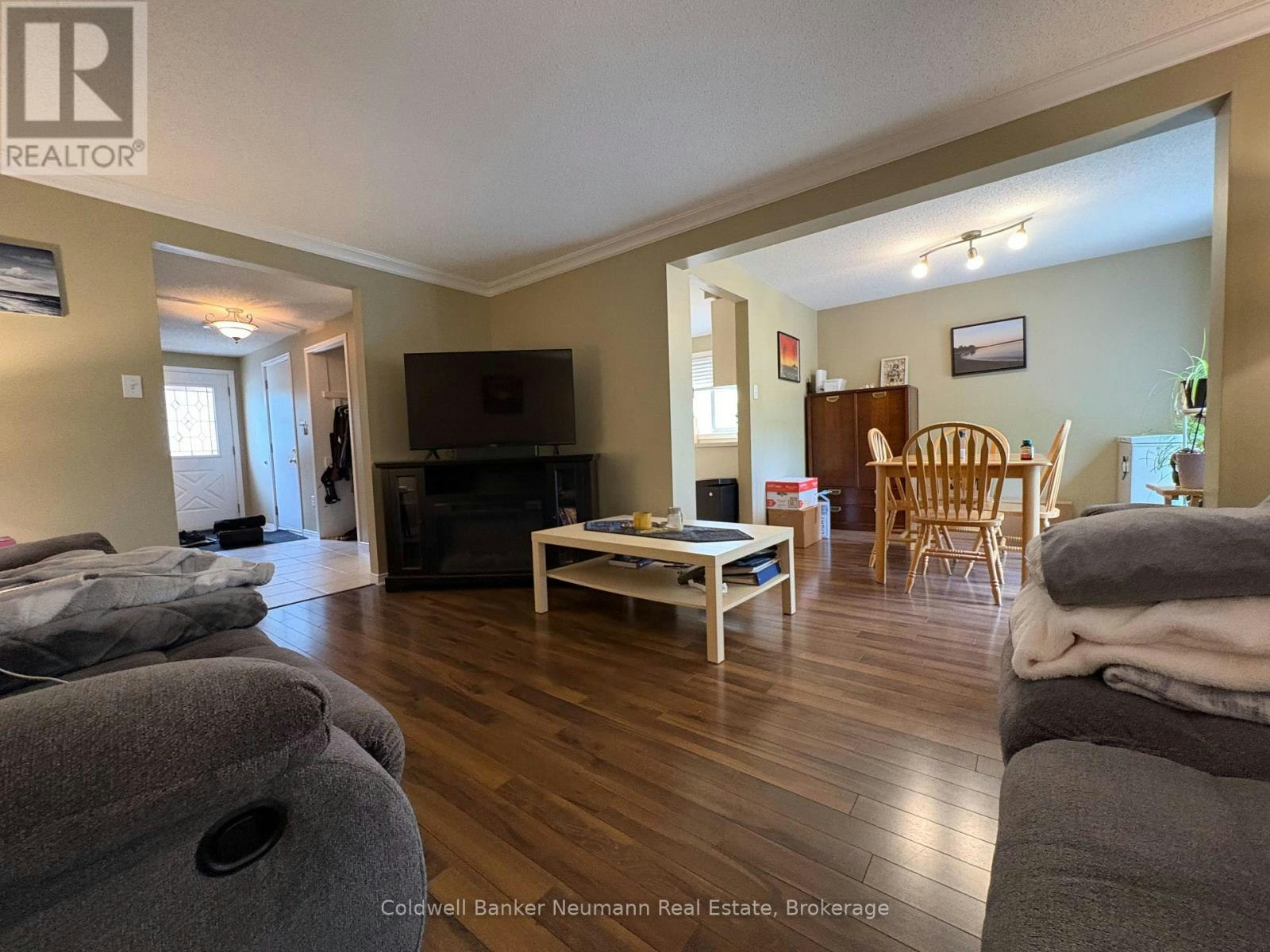UPPER-120 Moss Place, Guelph, ON, N1G 4V4