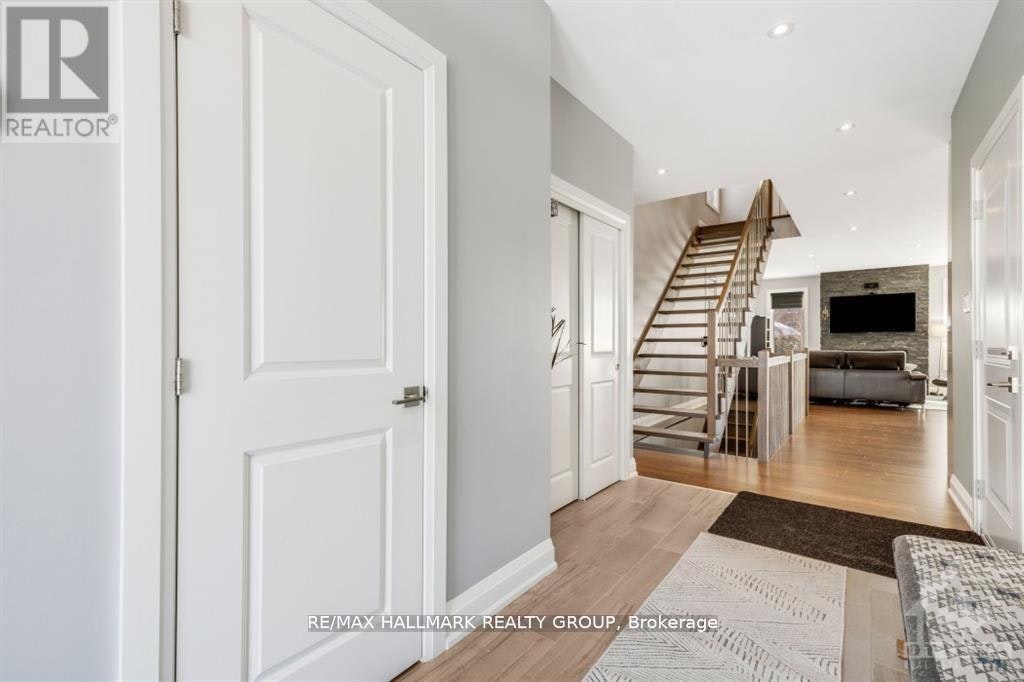 250 Richardson Avenue, Ottawa, ON, K2B 5G6 - 5