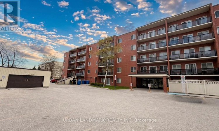 201-131 Taunton Road E