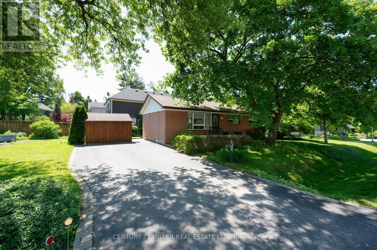 1304 Avon Crescent, Oakville, ON, L6J 2T7