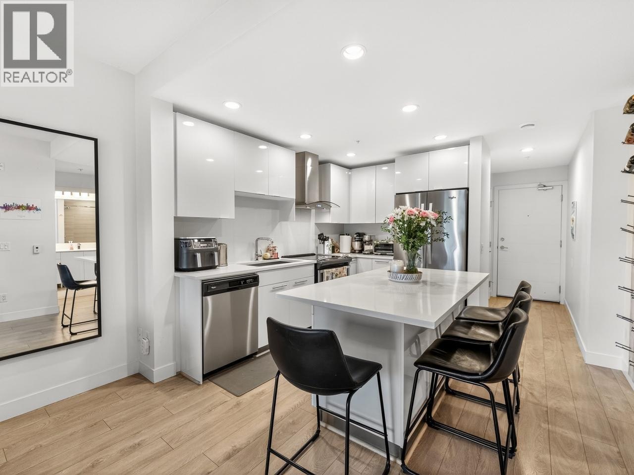 423-723 W 3rd Street, North Vancouver, BC, V7M 0E4