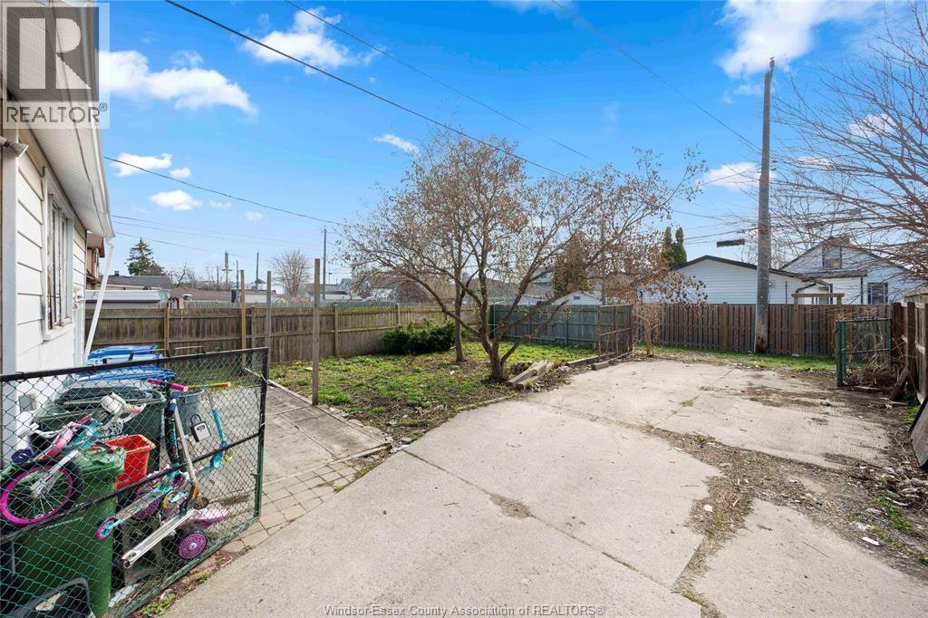UPPER-1839 St . Luke, Windsor, ON, N8W 3W8 - 4