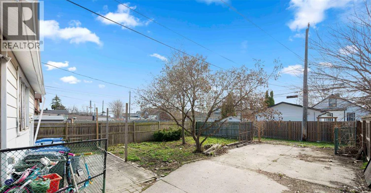 UPPER-1839 St . Luke, Windsor, ON, N8W 3W8 - 4