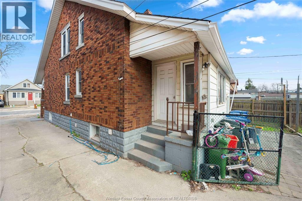 UPPER-1839 St . Luke, Windsor, ON, N8W 3W8 - 3