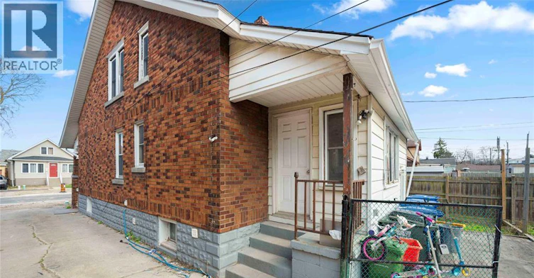 UPPER-1839 St . Luke, Windsor, ON, N8W 3W8 - 3