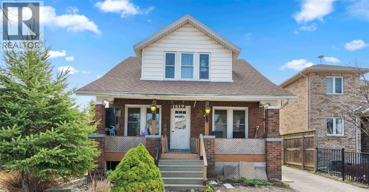 UPPER-1839 St . Luke, Windsor, ON, N8W 3W8
