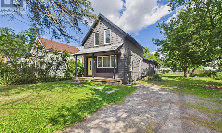 3 Spadina Avenue