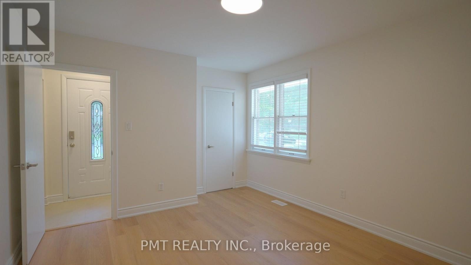 143 Elgin Crescent, Waterloo, ON, N2J 2S5 - 2