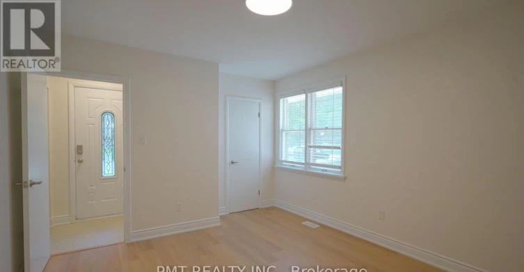 143 Elgin Crescent, Waterloo, ON, N2J 2S5 - 2