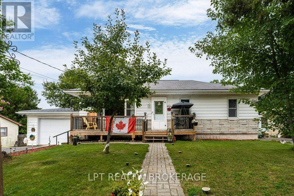 6175 Lakeview Drive, South Frontenac, ON, K0H 2W0