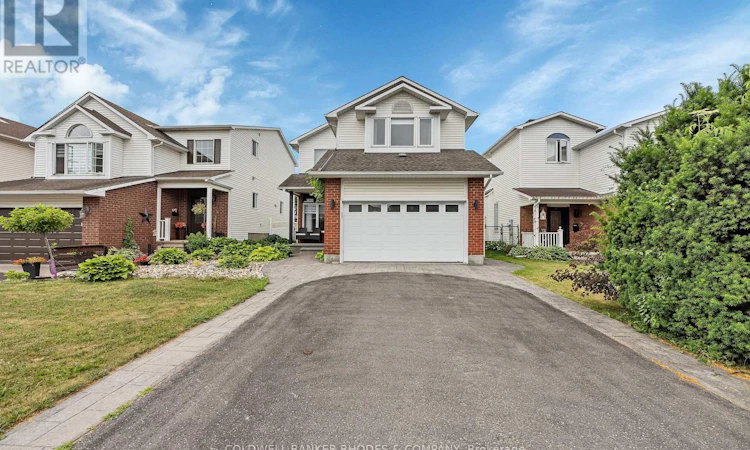 1859 Hennessy Crescent