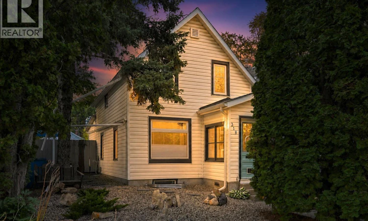 318 27th Street W