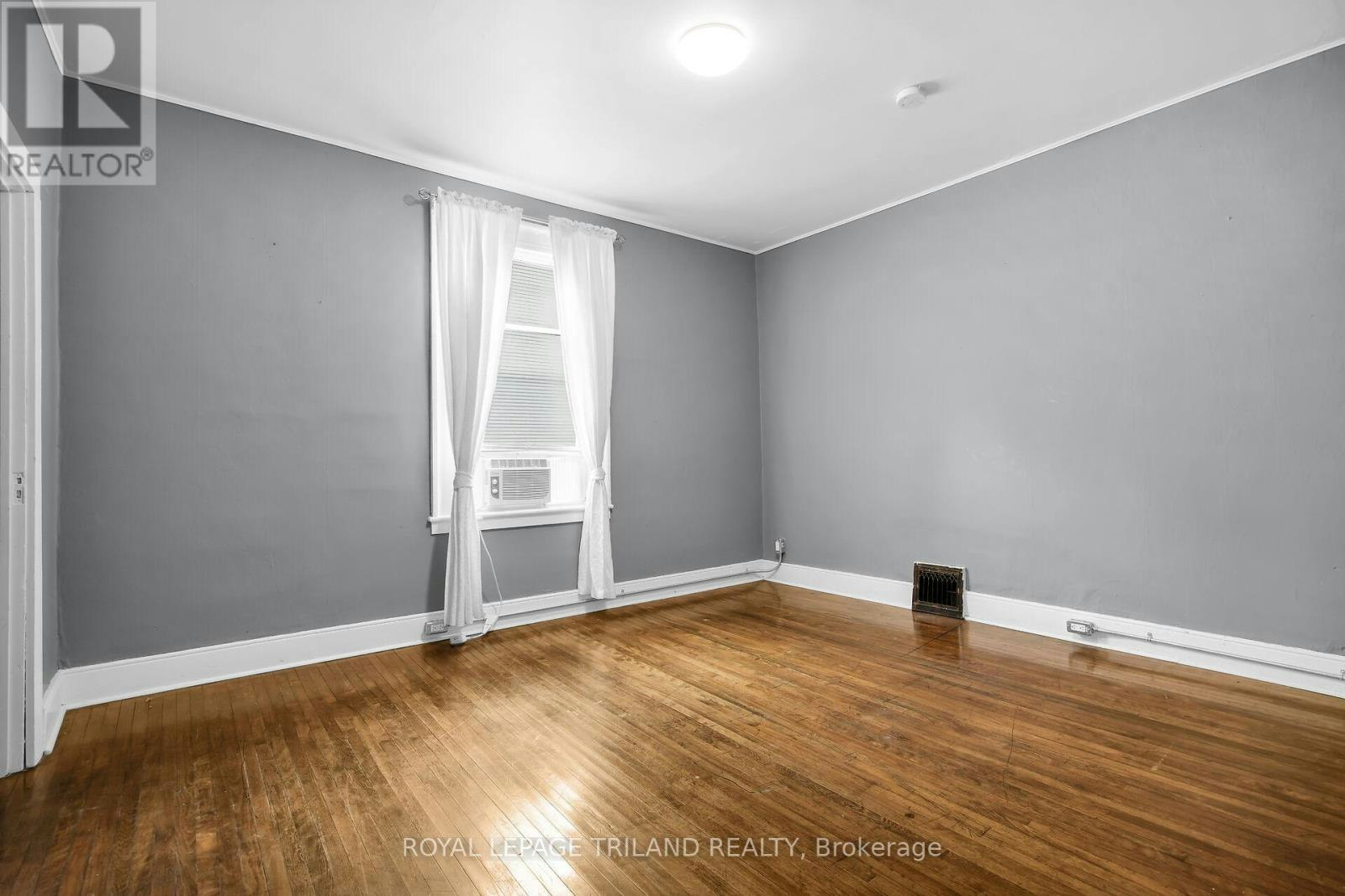 2-122 Centre Street, St. Thomas, ON, N5R 2Z9 - 2