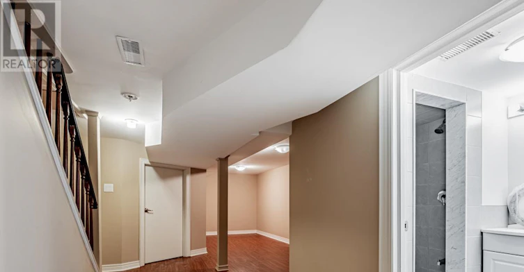 5 Bank Street, Toronto, ON, M6K 1R4 - 9