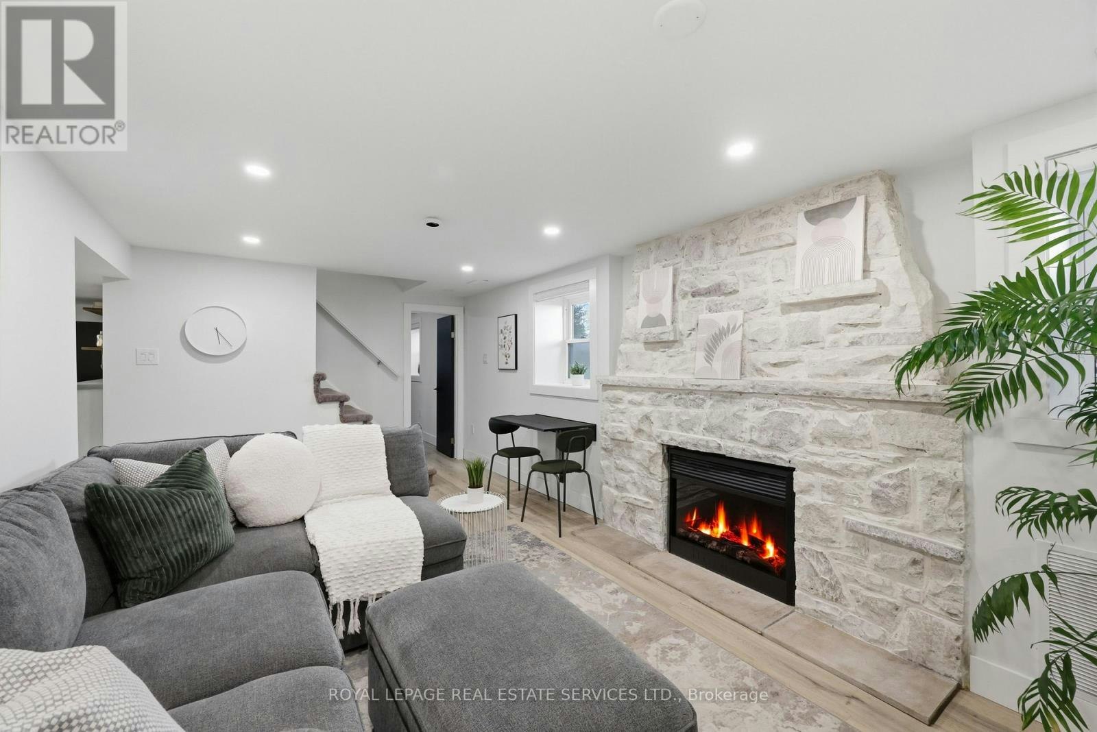 8 Briscoe Street W, London, ON, N6J 1L8 - 2