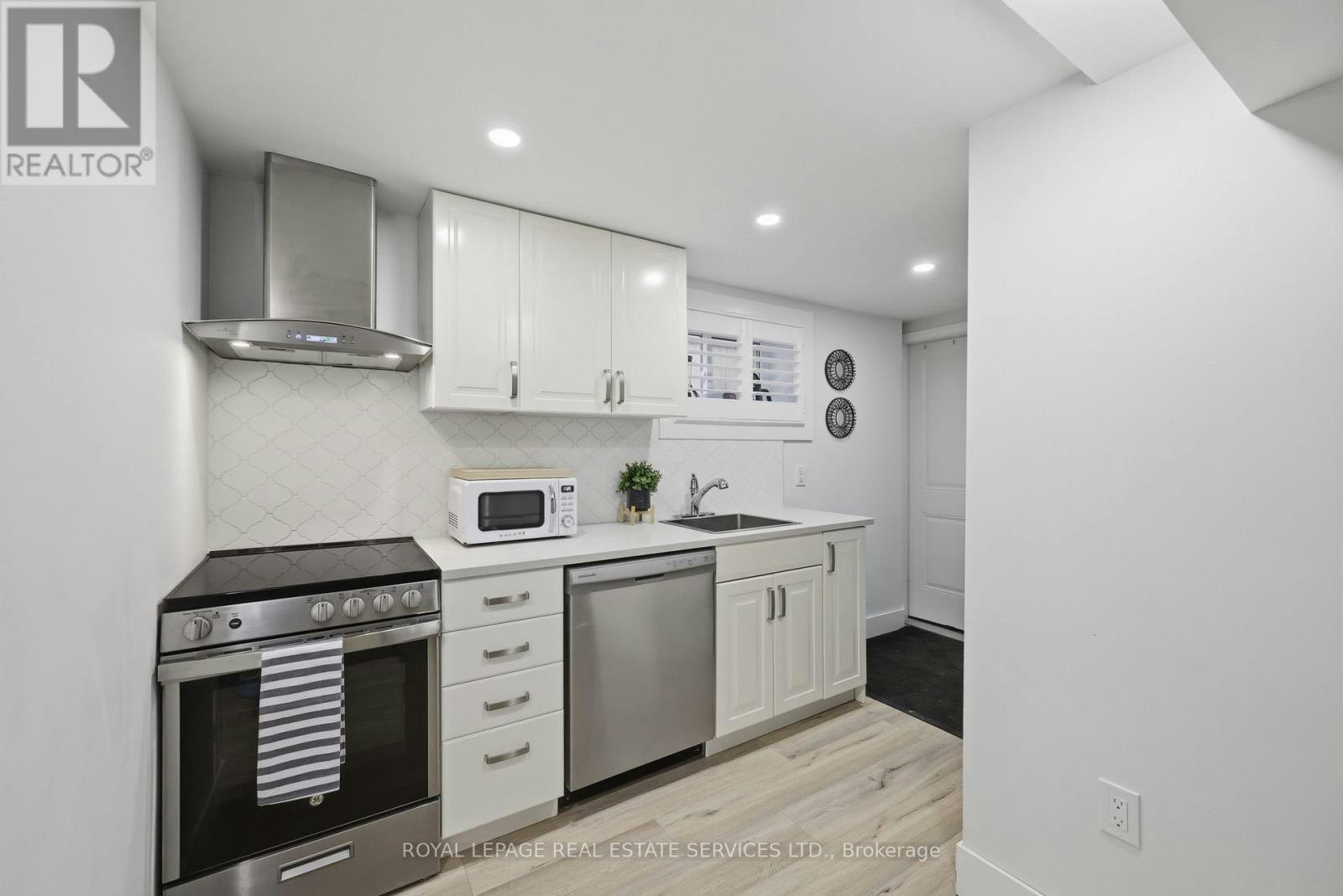 8 Briscoe Street W, London, ON, N6J 1L8 - 9