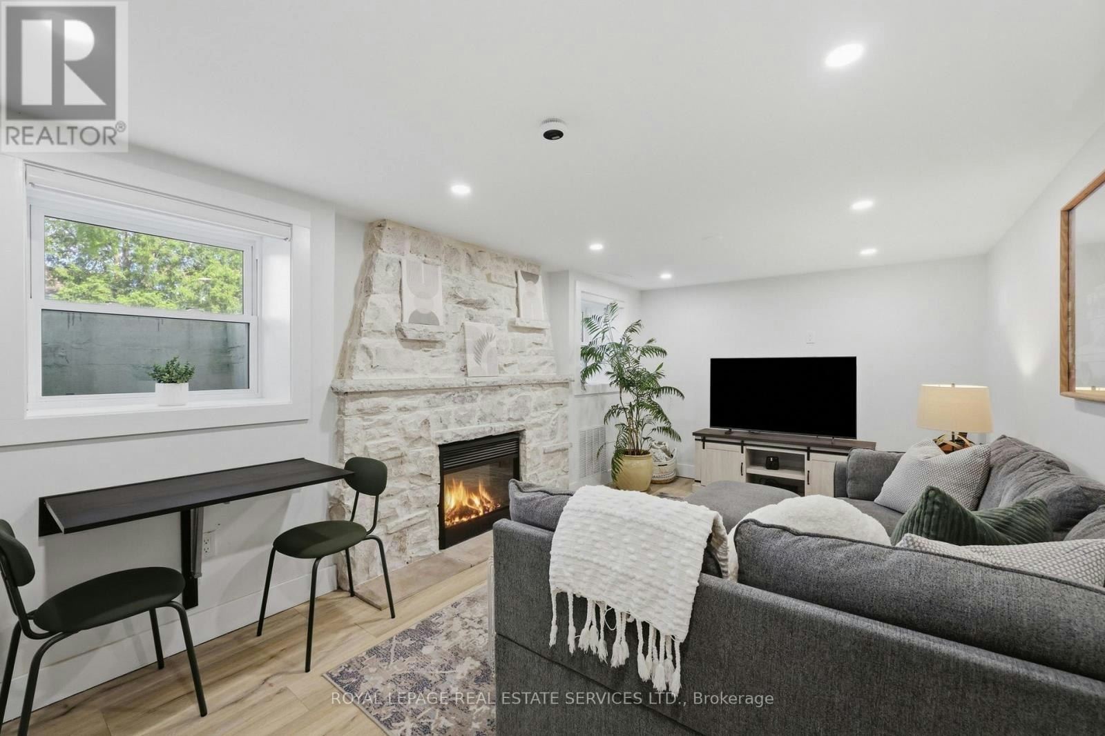 8 Briscoe Street W, London, ON, N6J 1L8 - 3