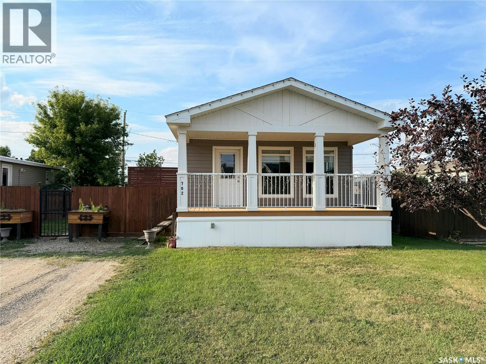 702 Prairie Avenue, Outlook, SK, S0L 2N0