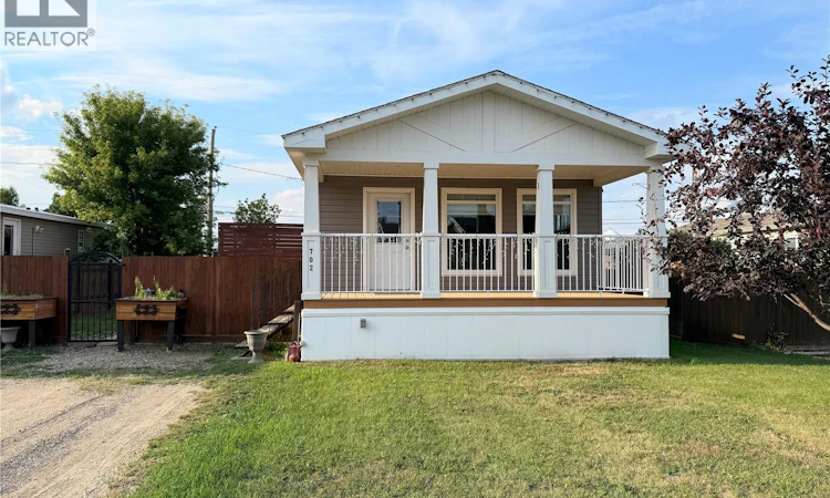 702 Prairie Avenue