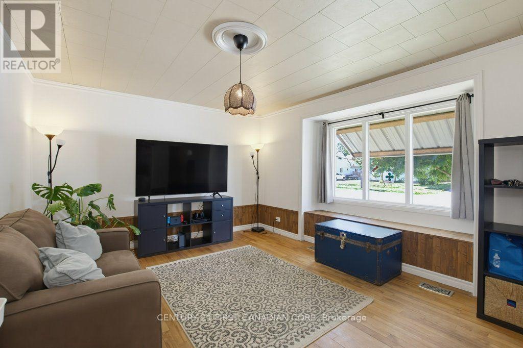 3 Parkside Drive, St. Thomas, ON, N5R 3T8