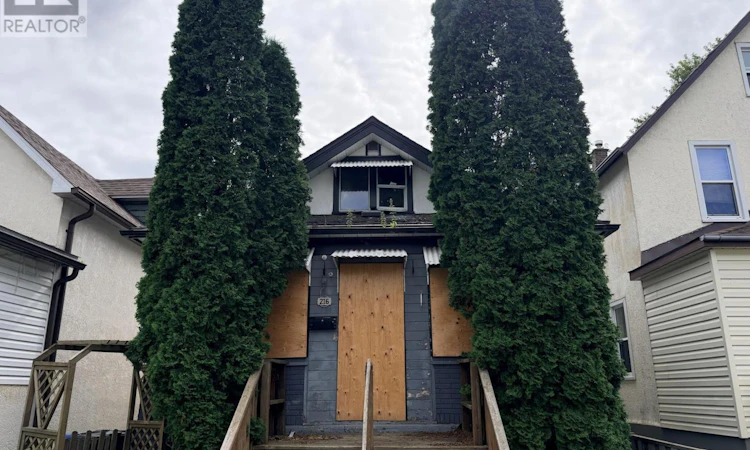 216 Rowand Street