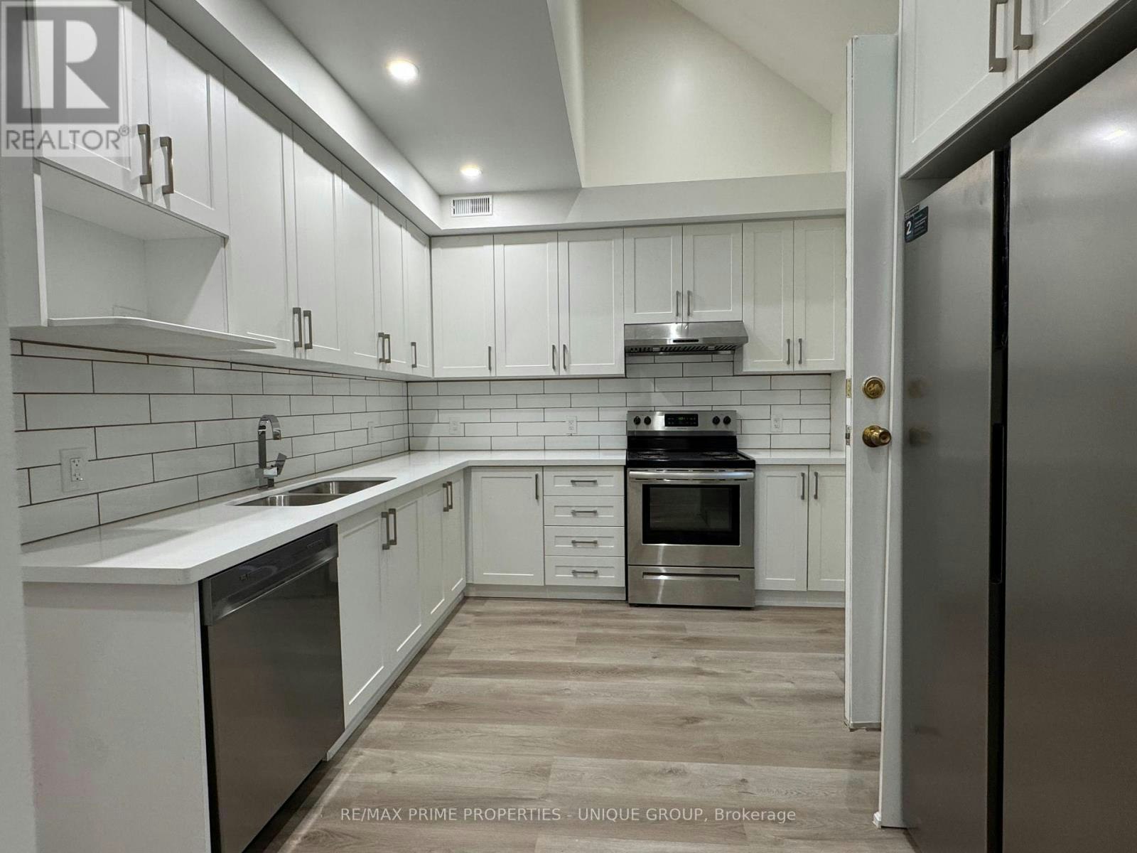 2-62 Henry Street, Toronto, ON, M5T 1X2 - 2