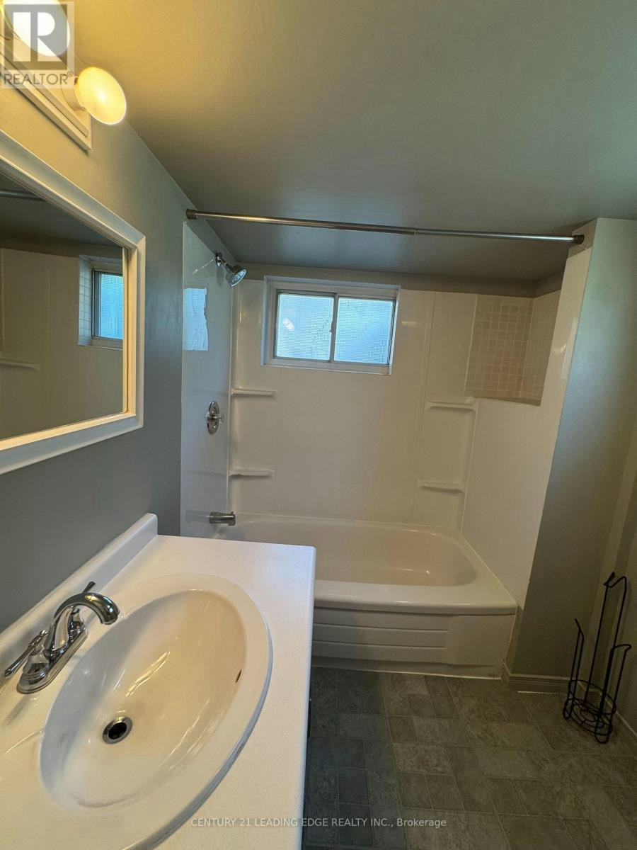 293 Oshawa Boulevard N, Oshawa, ON, L1G 5T2 - 8