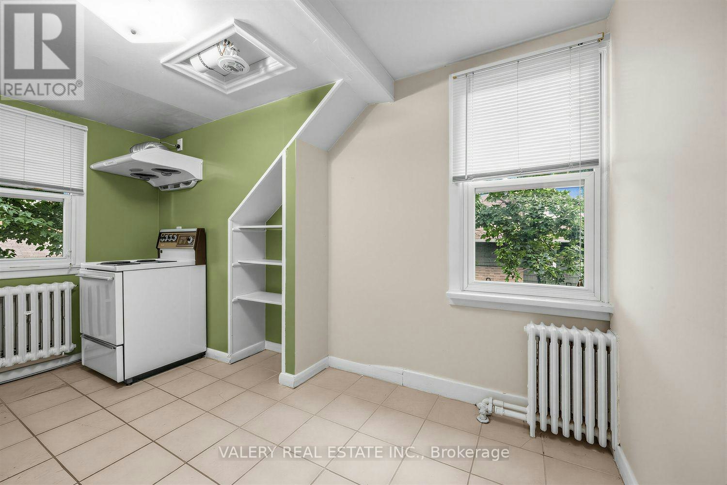 4-8 Thirty Third Street, Toronto, ON, M8W 3G8 - 3