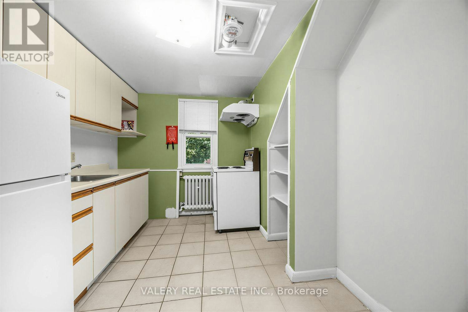 4-8 Thirty Third Street, Toronto, ON, M8W 3G8 - 2