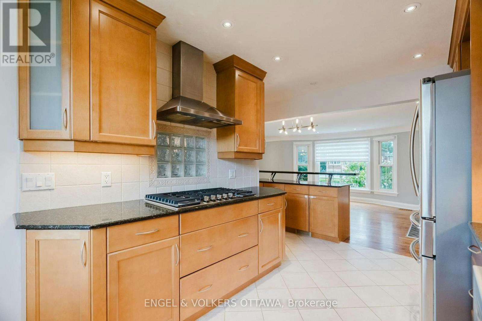 1988 Carling Avenue, Ottawa, ON, K2A 1G1 - 15