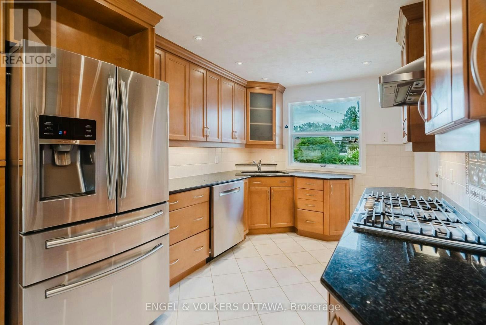 1988 Carling Avenue, Ottawa, ON, K2A 1G1 - 11