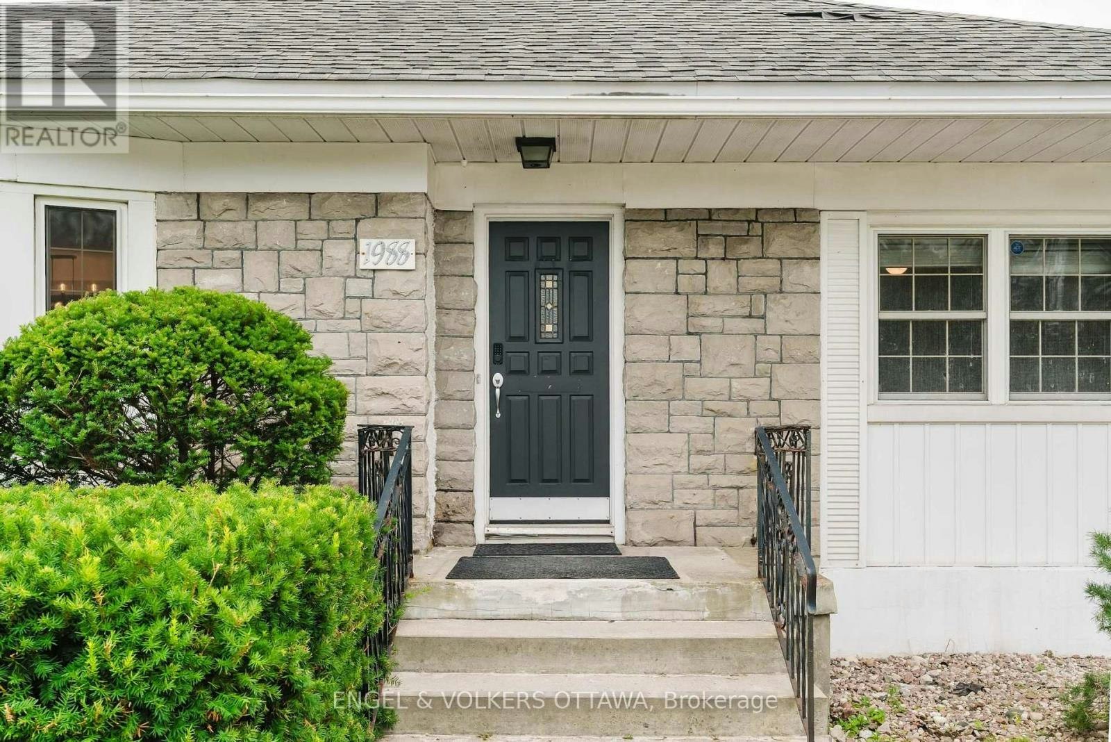 1988 Carling Avenue, Ottawa, ON, K2A 1G1 - 2