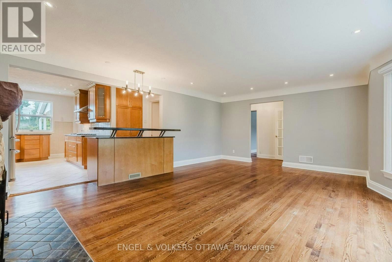 1988 Carling Avenue, Ottawa, ON, K2A 1G1 - 7