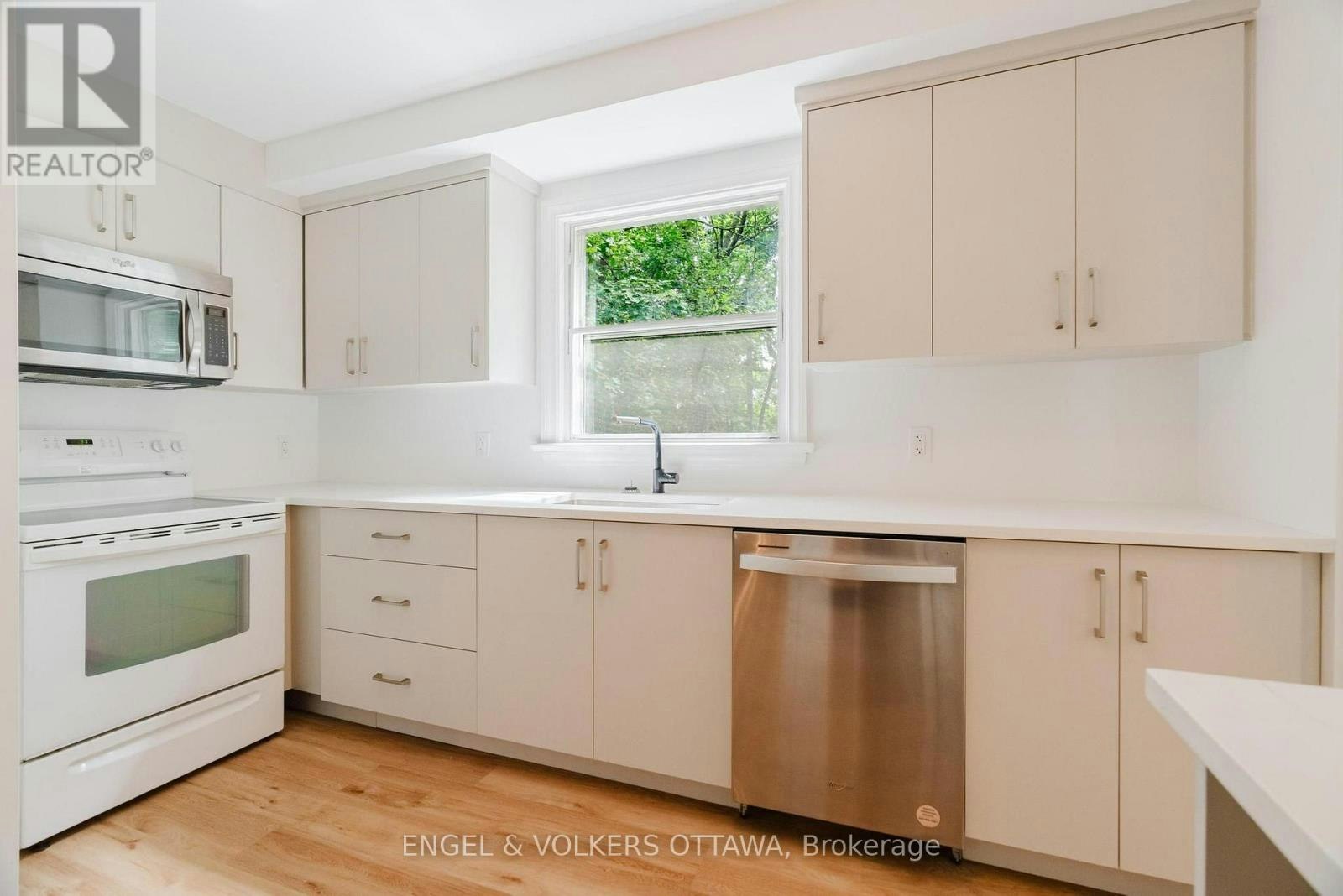 2028 Carling Avenue, Ottawa, ON, K2A 1G2 - 18