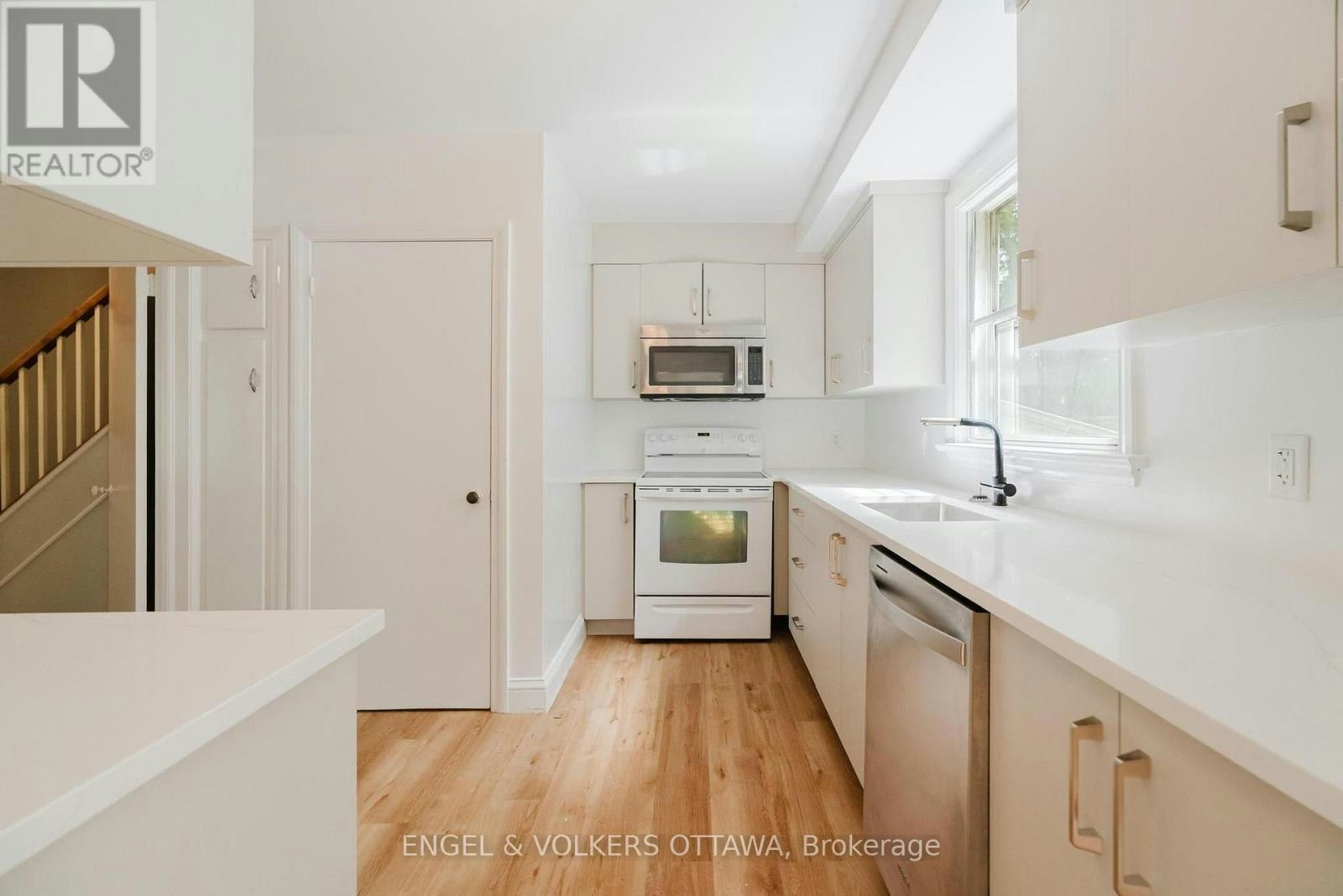 2028 Carling Avenue, Ottawa, ON, K2A 1G2 - 17