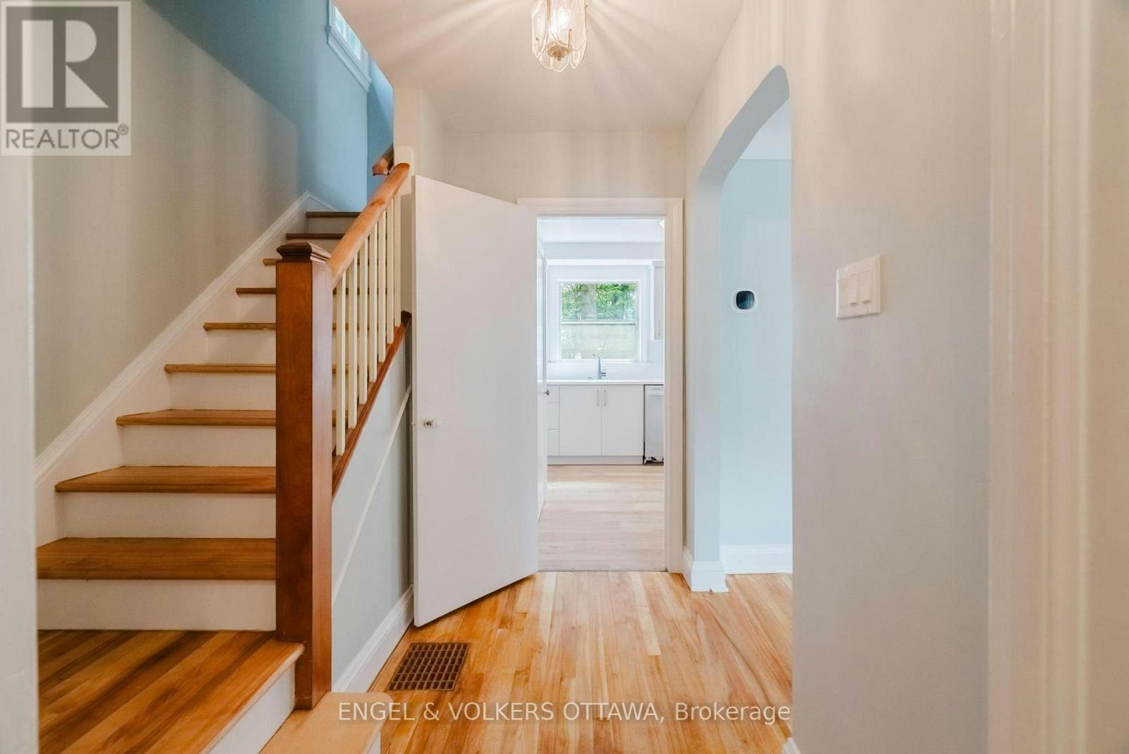 2028 Carling Avenue, Ottawa, ON, K2A 1G2 - 7